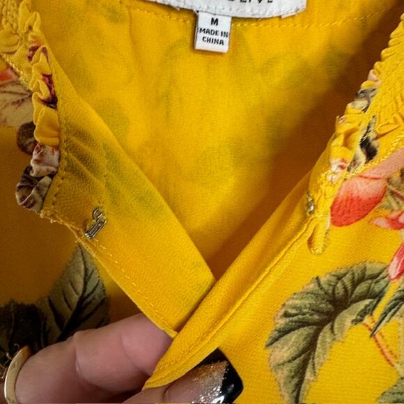 Rose + Olive Sz Med Yellow Floral Sleeveless Top Feminine - Picture 5 of 11